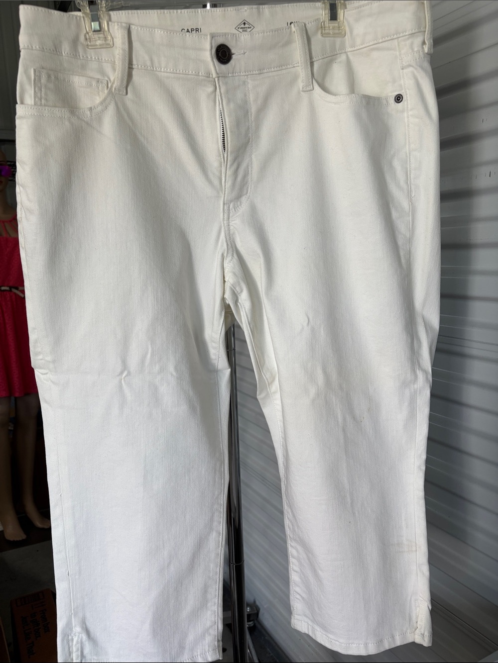 St. John's Bay White Capri Jeans